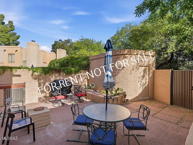 2824 E Sierra Vista Rd — Photo 40