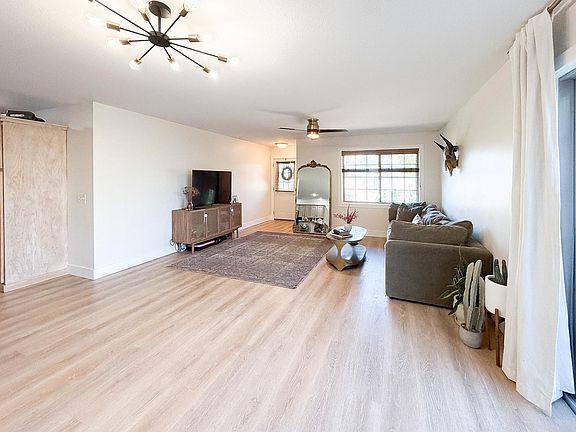 5th image of 1836 Kristy St