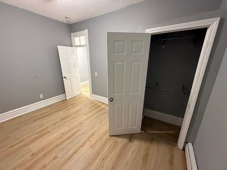 249 Orms St #I — Photo 12