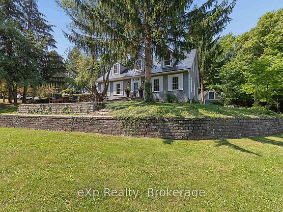 2nd image of 2039 Blacklock St