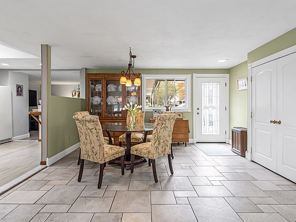 3rd image of 26 Reservoir Dr