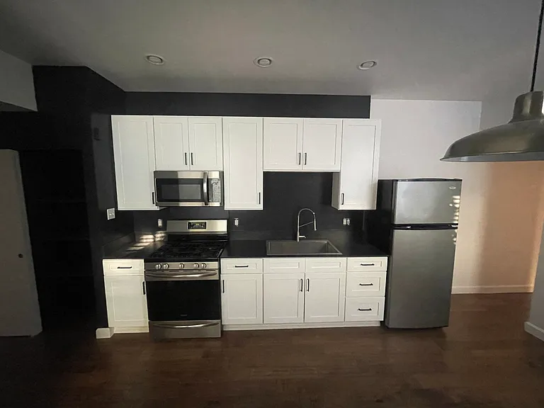 449 W Chestnut St #1 — Photo 6