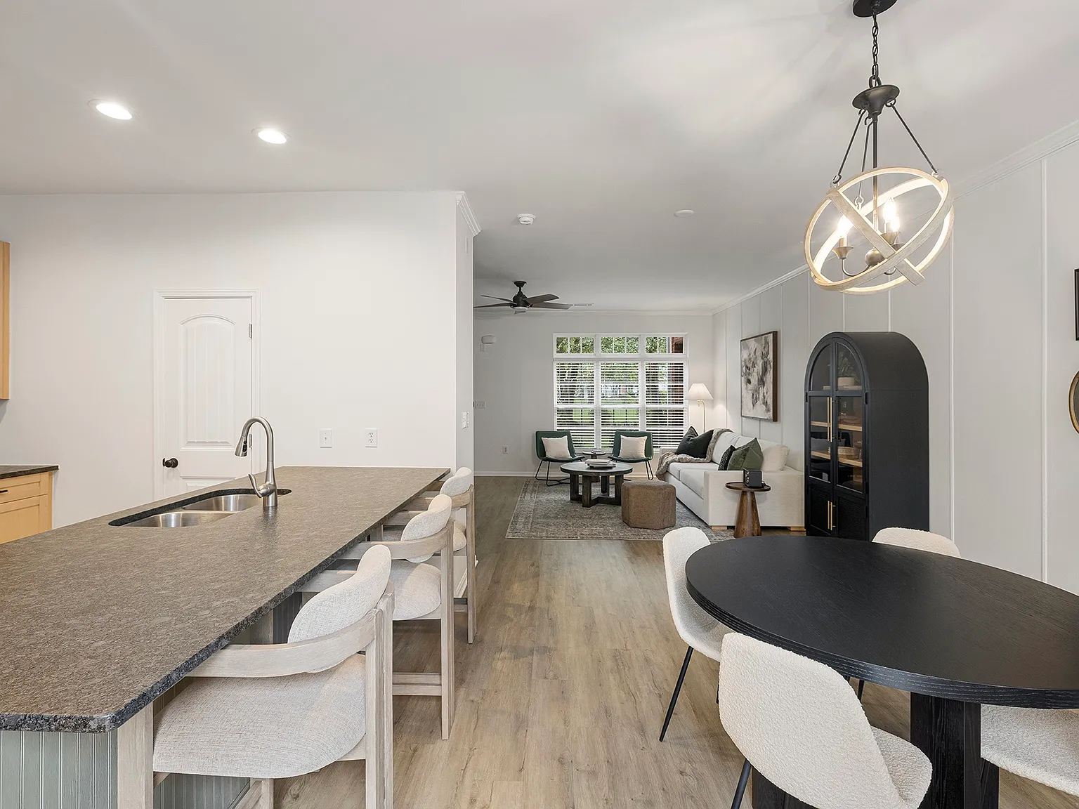 3 bed, 2.5 bath, 1493 sqft, $3,950 — Photo 4