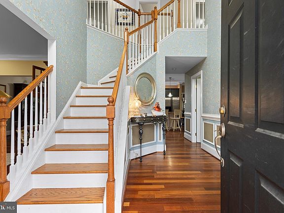 3rd image of 403 Dewey Ln