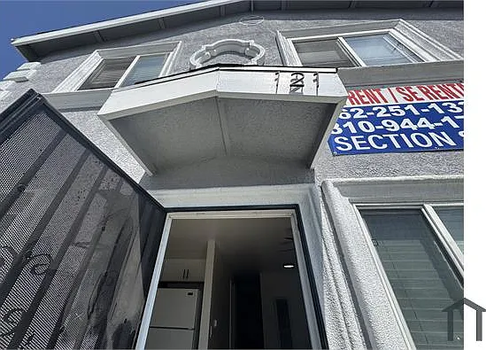 119 W Century Blvd — Photo 17