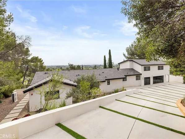 122 Patrician Way, Pasadena, CA 91105