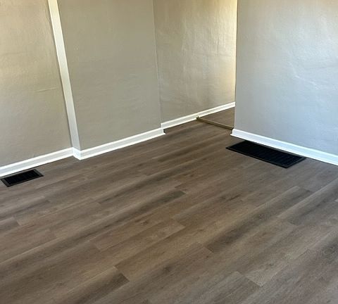 4th image of 1540 Elmwood Ave #1