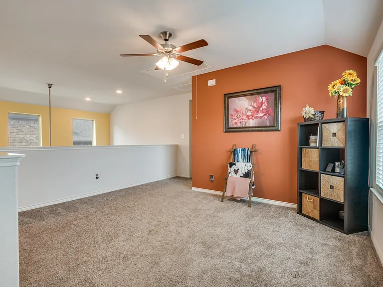 2152 Miramar Dr — Photo 10