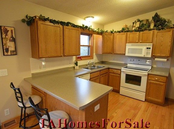 Breakfast Counter - Great For Entertaining