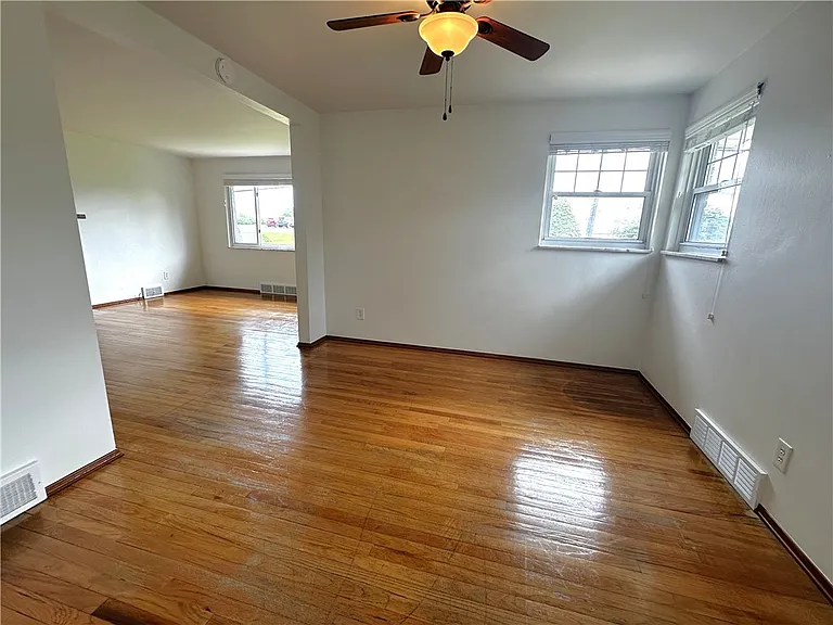 220 Humphrey Rd — Photo 5