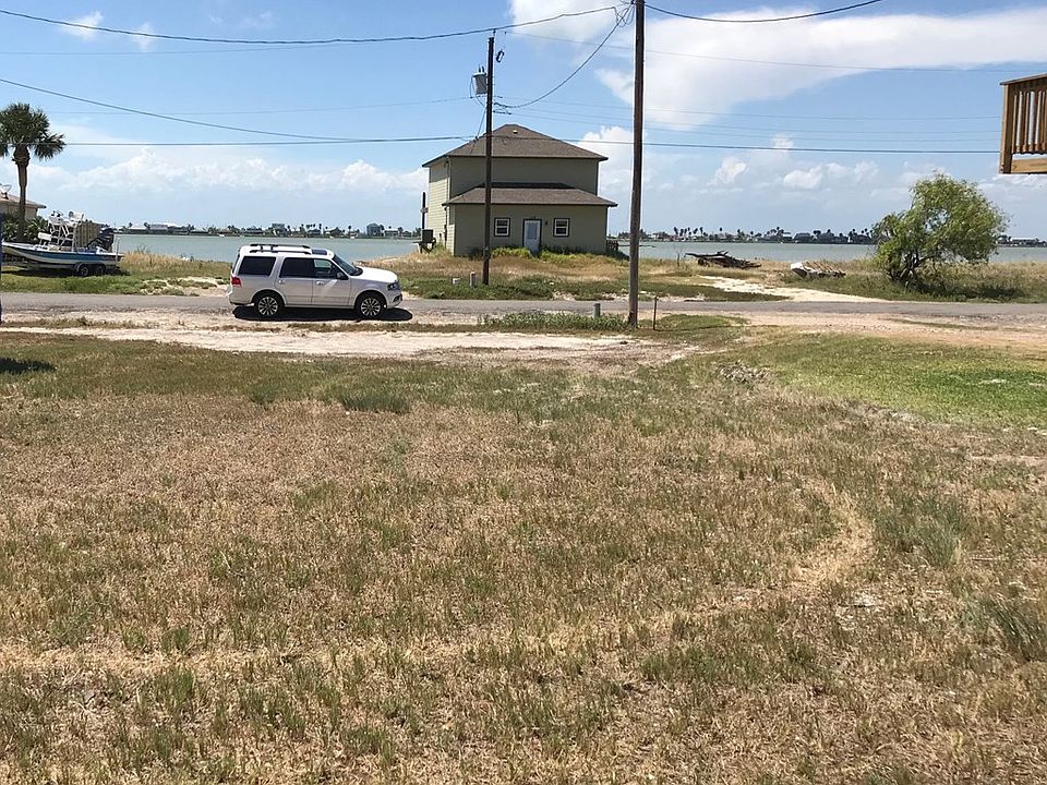 2nd image of 138 Lakeshore Dr