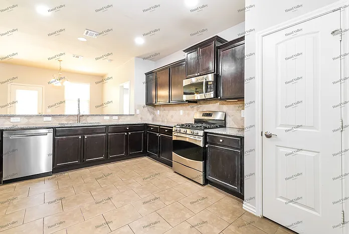 9704 Squire Ln — Photo 4