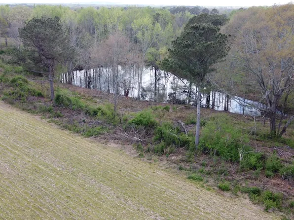 Walker Dr, Boaz, AL 35956