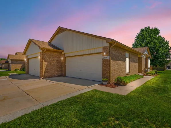26160 N Knollwood Dr, Chesterfield, MI 48051