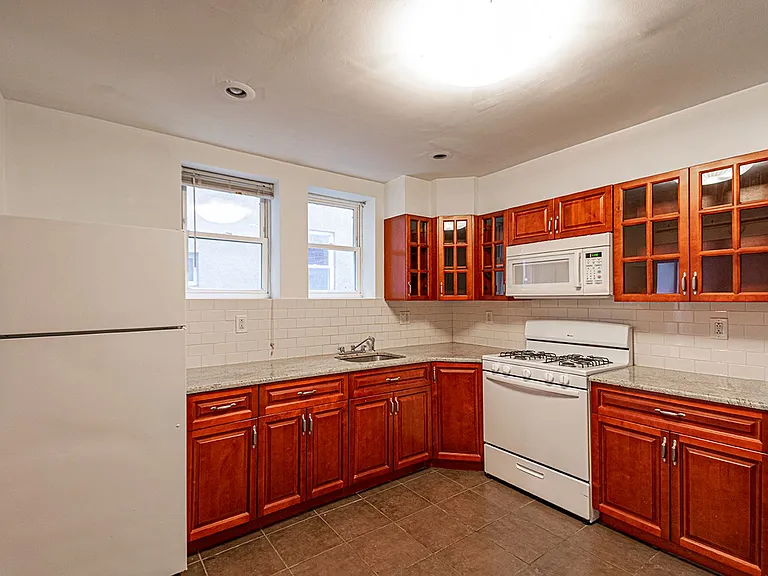 1836 S 10th St — Photo 5