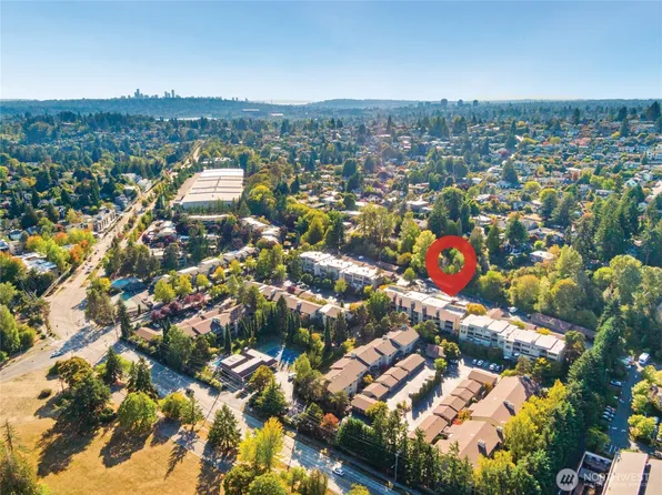 6652 Parkpoint Way NE #D-311, Seattle, WA 98115