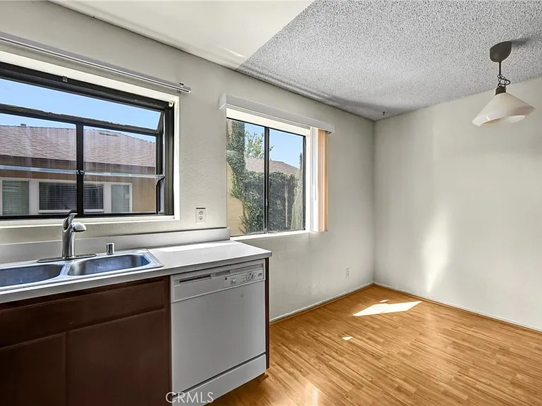 1836 N Allen Ave — Photo 16
