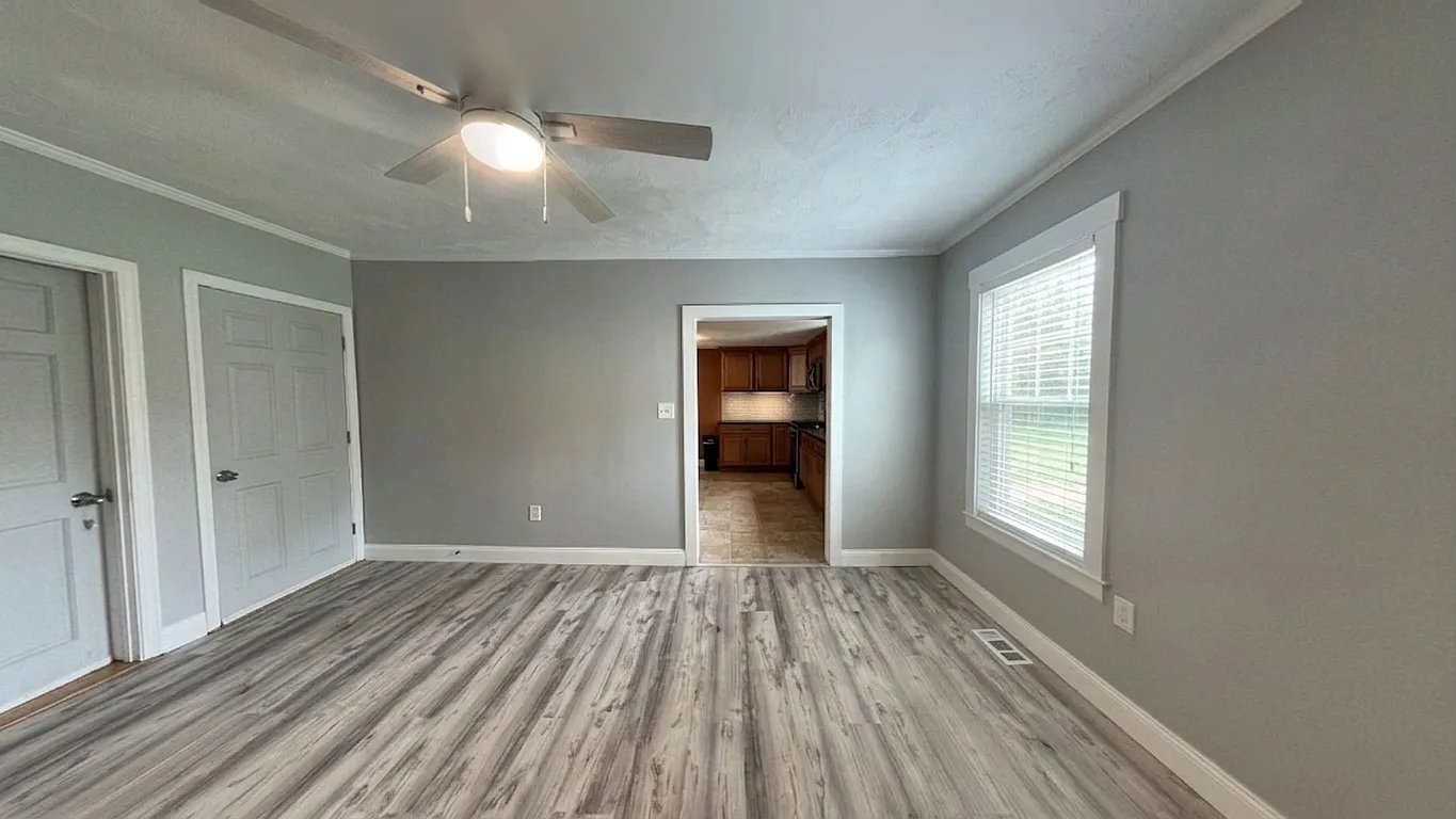 2 bed, 1000 sqft, $2,400 — Photo 2
