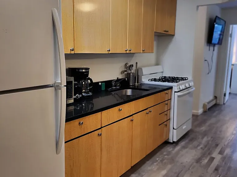 614 10th Ave #4E — Photo 2