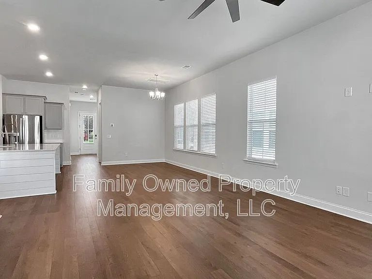 420 W Respite Ln — Photo 21