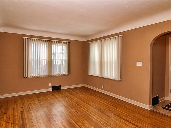 4th image of 1155 White Bear Ave N