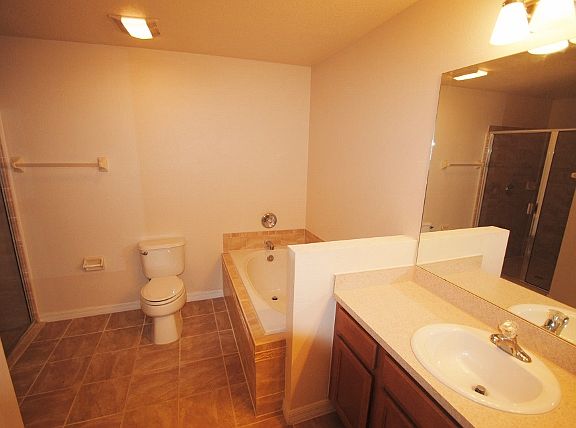 3rd image of 1088 Macon Dr