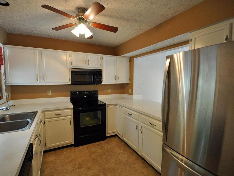 1st image of 3873 Oakbridge Ln #2