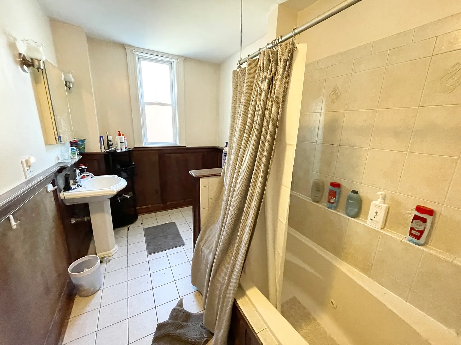 3 bed, 9999 sqft, $3,900 — Photo 3