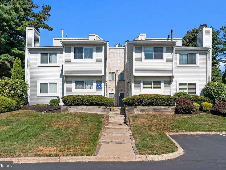 3 Hillcroft Way