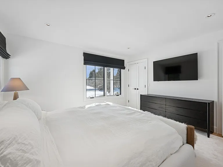 48 Country Club Dr — Photo 22