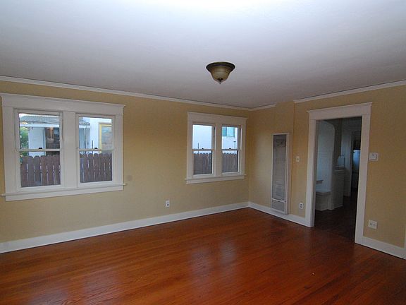 3rd image of 3852 Seneca Ave