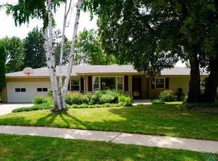 2617 W Minnehaha Dr, Sioux Falls, SD 57105