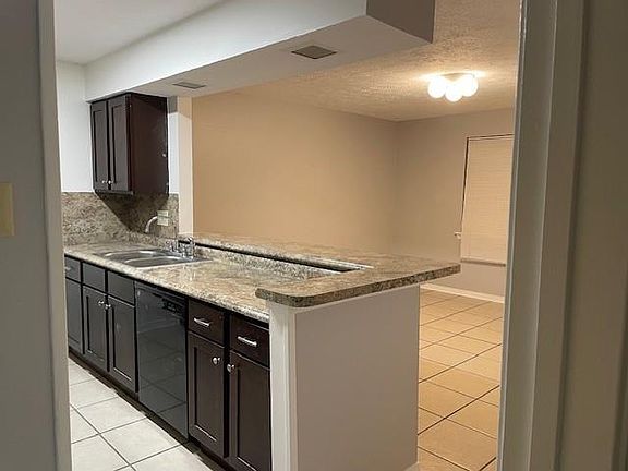 4th image of 2916 Roosevelt Blvd #B