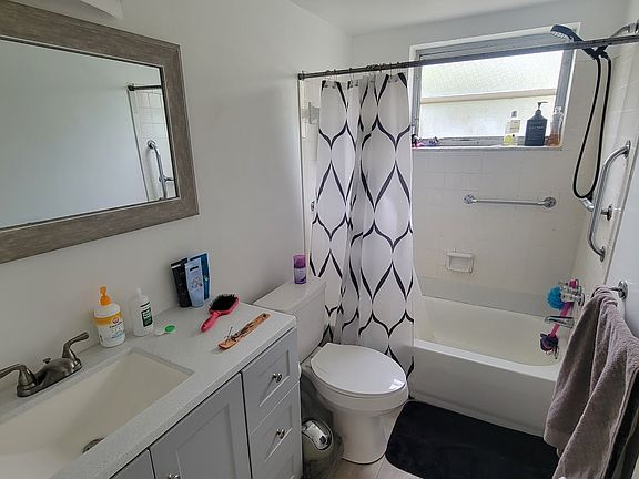 5th image of 2209 NE 2nd St APT 5