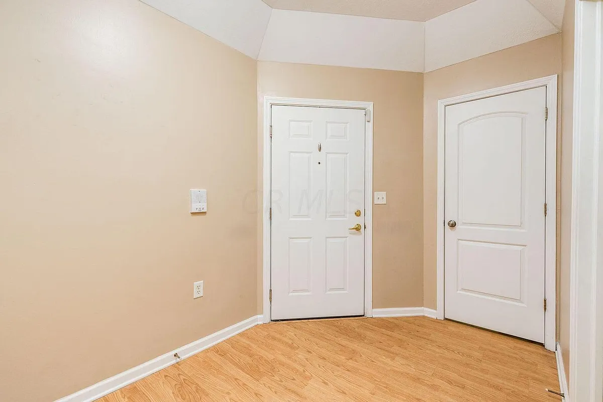 Building Photo - 677 Spring Valley Dr