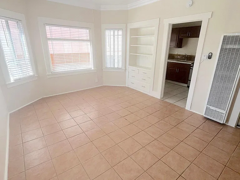 744 Pine Ave #11 — Photo 3