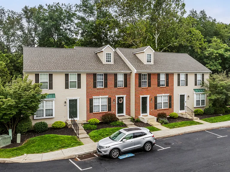 Mill Creek Manor — Photo 11