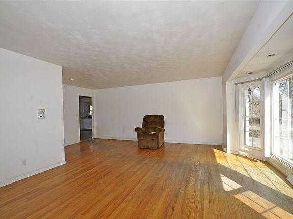 4th image of 50505 Fernwood Ct