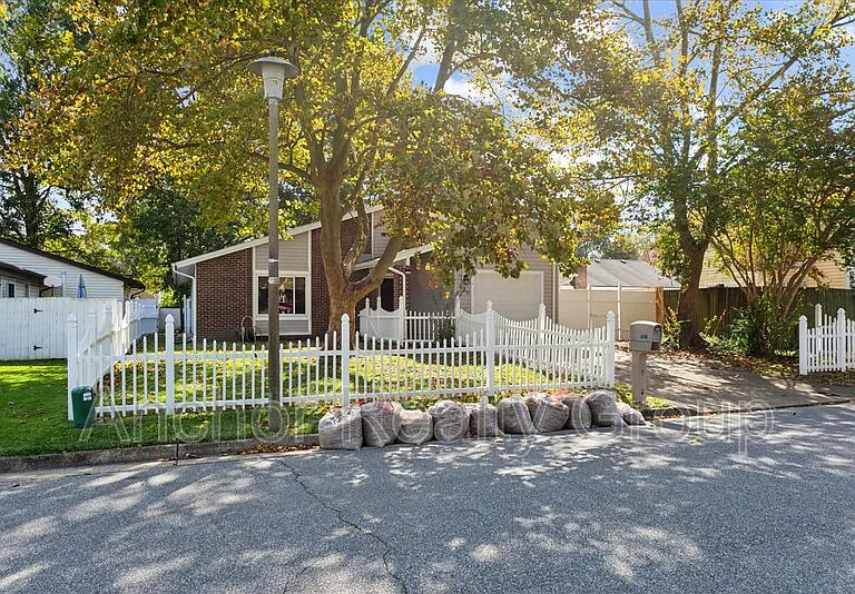 630 Orangewood Dr — Photo 2