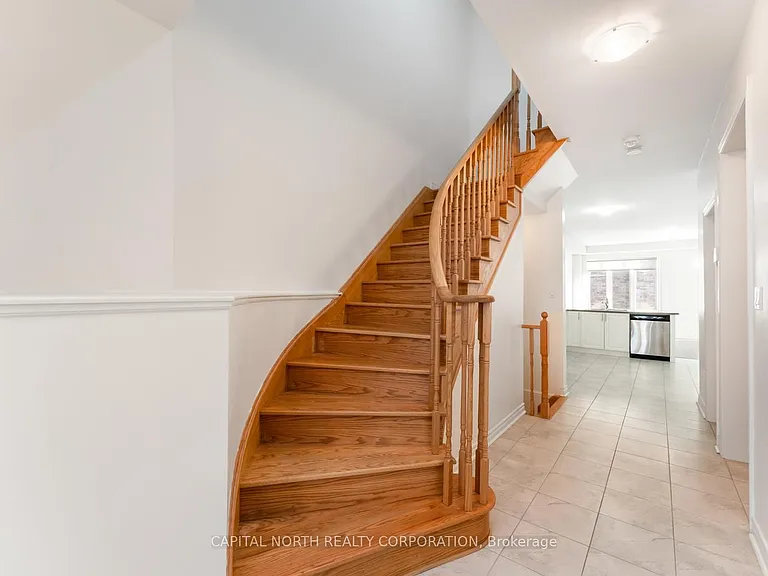 84 Fortis Cres — Photo 18