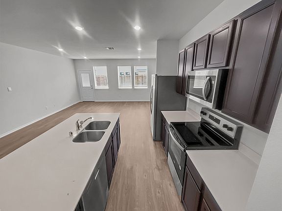 3rd image of 6004 Ponderosa Dr