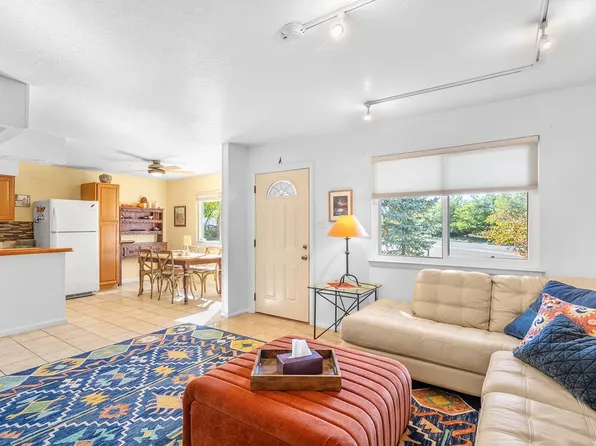 2525 Camino San Patricio, Santa Fe, NM 87505