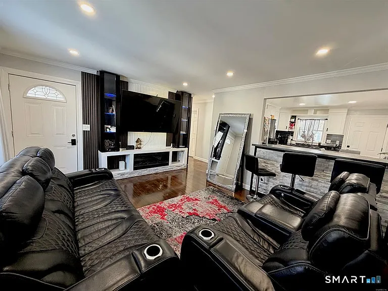 22 Irving Pl #1 — Photo 2