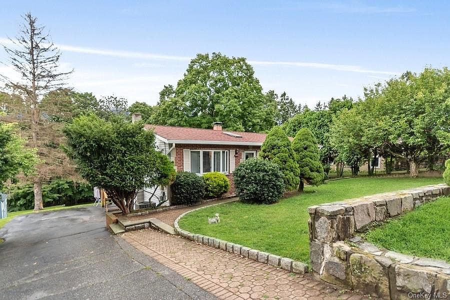 1st image of 33 Hilltop Dr