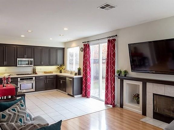 4th image of 980 Wildgrass Ct
