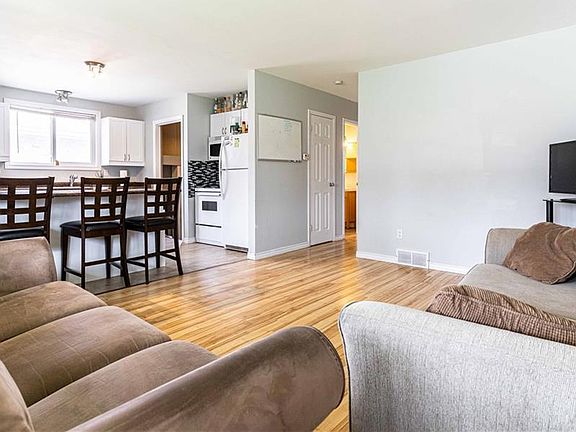 5th image of 1683 Hansuld St