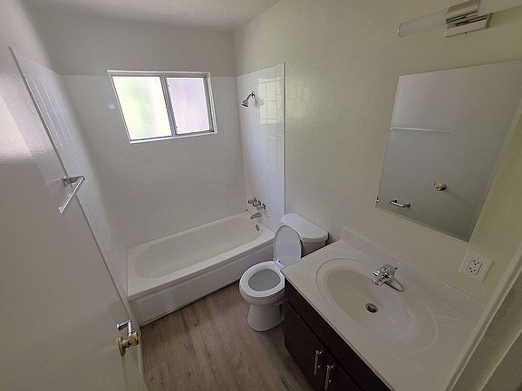 4th image of 2253 Central Ave #H