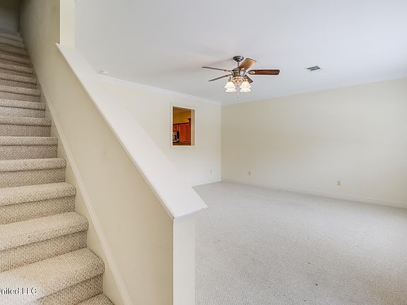 2nd image of 894 Jefferson Dr
