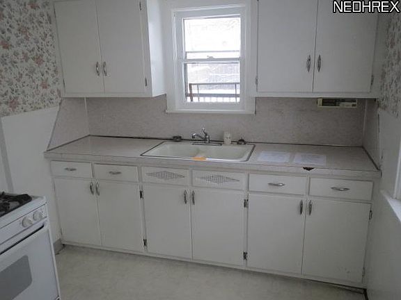 5th image of 2204 W 104th St