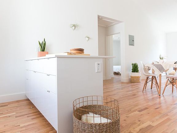 2nd image of 2703 Bellevue Ave APT 1